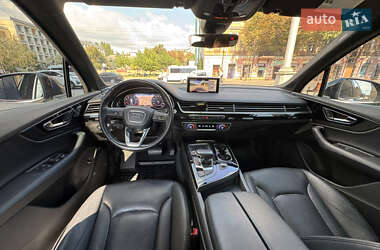 Позашляховик / Кросовер Audi Q7 2018 в 