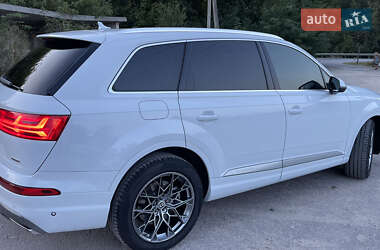 Позашляховик / Кросовер Audi Q7 2019 в 