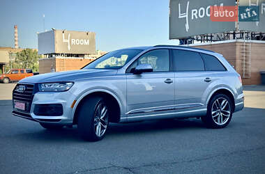 Внедорожник / Кроссовер Audi Q7 2017 в 