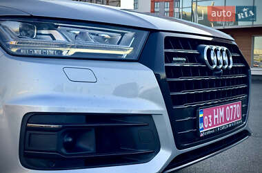 Внедорожник / Кроссовер Audi Q7 2017 в 