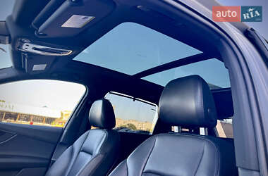 Внедорожник / Кроссовер Audi Q7 2017 в 