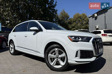 Позашляховик / Кросовер Audi Q7 2022 в 