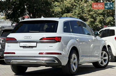 Позашляховик / Кросовер Audi Q7 2022 в 