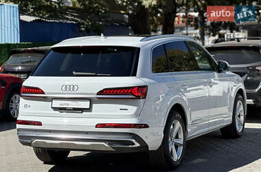 Позашляховик / Кросовер Audi Q7 2022 в 