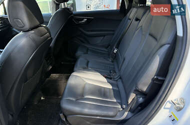 Позашляховик / Кросовер Audi Q7 2022 в 