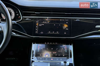 Позашляховик / Кросовер Audi Q7 2022 в 