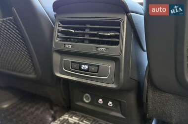 Позашляховик / Кросовер Audi Q7 2022 в 