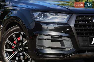 Позашляховик / Кросовер Audi Q7 2017 в 