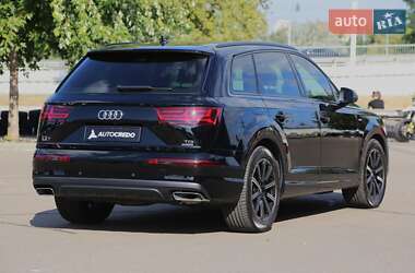Позашляховик / Кросовер Audi Q7 2017 в 