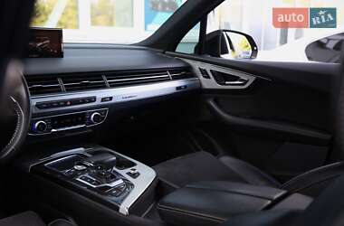 Позашляховик / Кросовер Audi Q7 2017 в 
