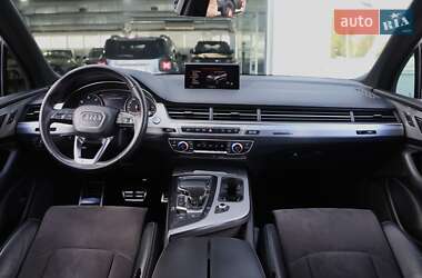 Позашляховик / Кросовер Audi Q7 2017 в 