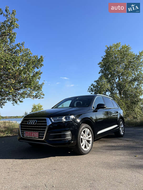 Внедорожник / Кроссовер Audi Q7 2018 в 