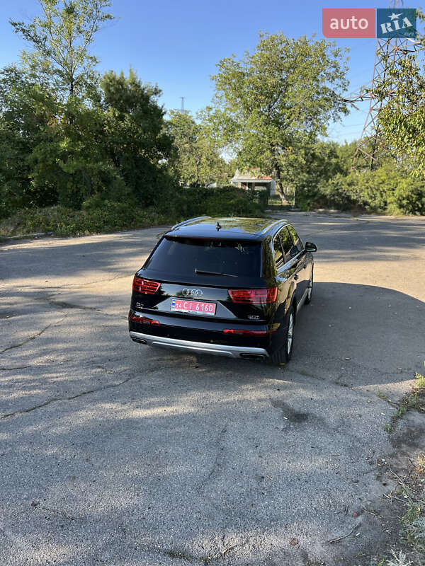 Позашляховик / Кросовер Audi Q7 2018 в Зміїві