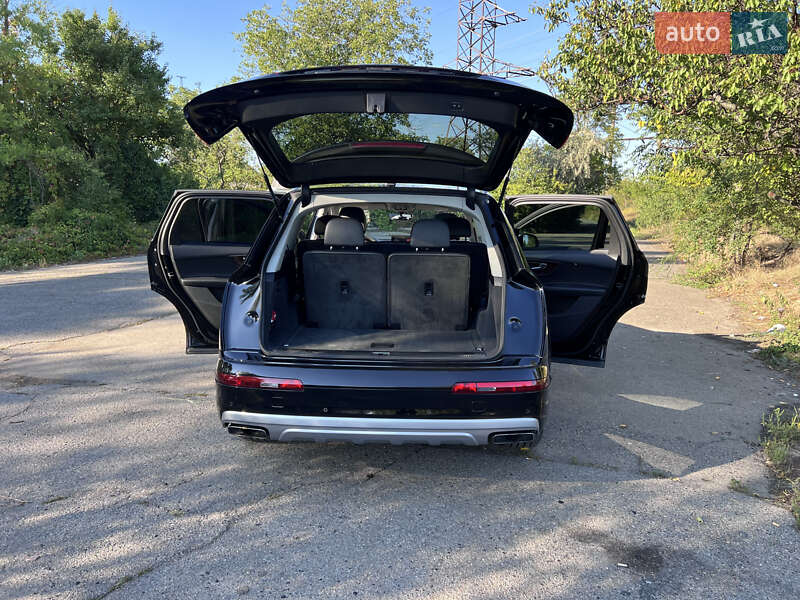Позашляховик / Кросовер Audi Q7 2018 в Зміїві