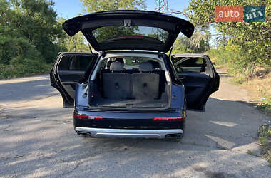 Внедорожник / Кроссовер Audi Q7 2018 в 