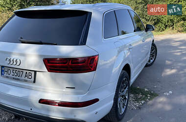 Позашляховик / Кросовер Audi Q7 2019 в 