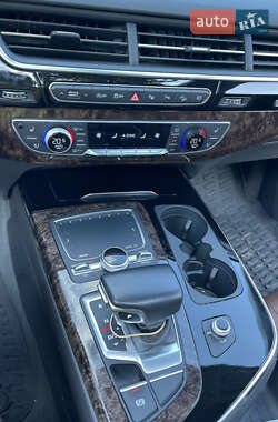Позашляховик / Кросовер Audi Q7 2019 в 