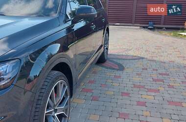 Внедорожник / Кроссовер Audi Q7 2016 в 