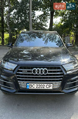Позашляховик / Кросовер Audi Q7 2016 в 