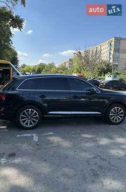 Позашляховик / Кросовер Audi Q7 2016 в 