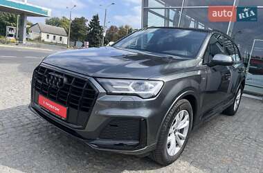 Позашляховик / Кросовер Audi Q7 2022 в 