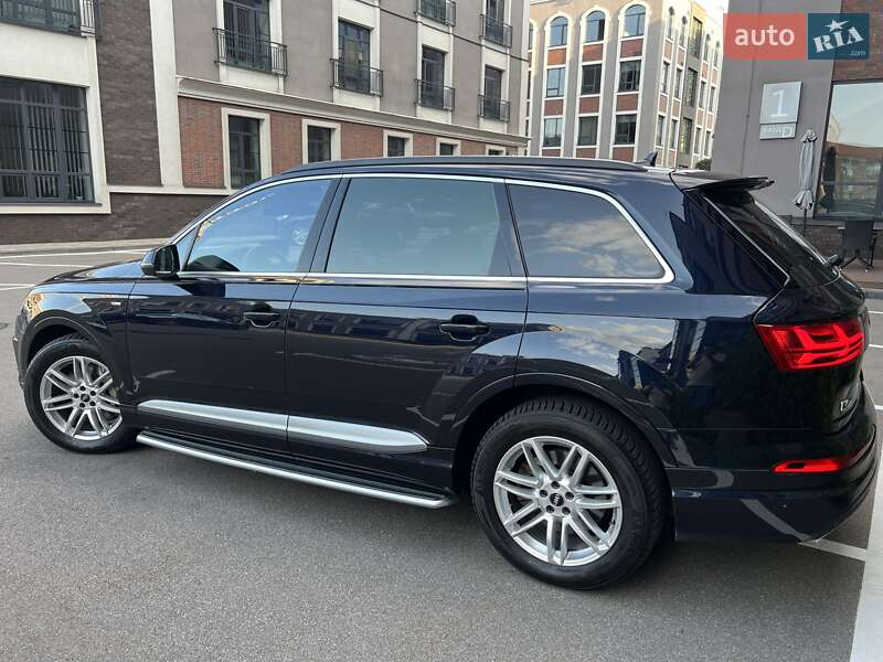 Внедорожник / Кроссовер Audi Q7 2016 в Киеве