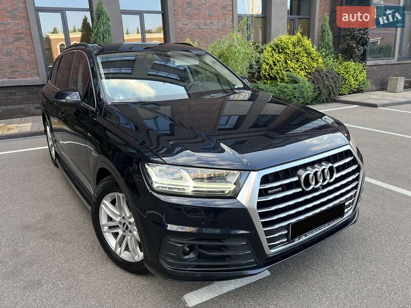 Позашляховик / Кросовер Audi Q7 2016 в 