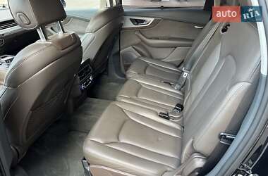 Позашляховик / Кросовер Audi Q7 2016 в 