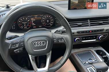 Позашляховик / Кросовер Audi Q7 2016 в 
