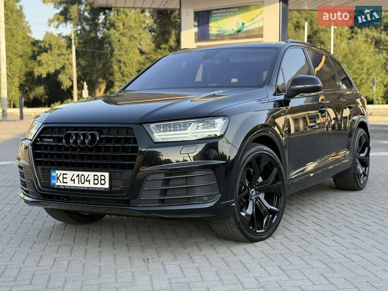 Внедорожник / Кроссовер Audi Q7 2015 в 