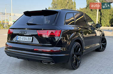 Внедорожник / Кроссовер Audi Q7 2015 в 