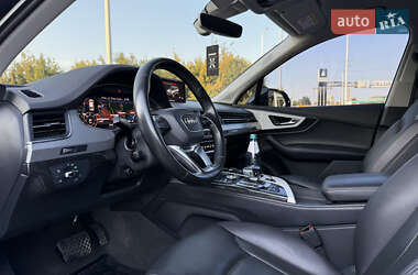 Внедорожник / Кроссовер Audi Q7 2015 в 