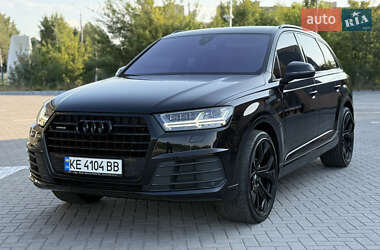 Внедорожник / Кроссовер Audi Q7 2015 в 