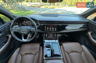 Позашляховик / Кросовер Audi Q7 2020 в 