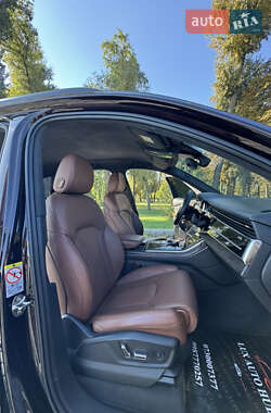 Позашляховик / Кросовер Audi Q7 2020 в 