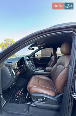 Позашляховик / Кросовер Audi Q7 2020 в 
