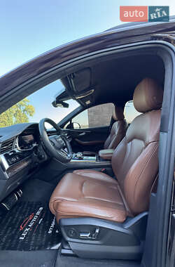 Позашляховик / Кросовер Audi Q7 2020 в 
