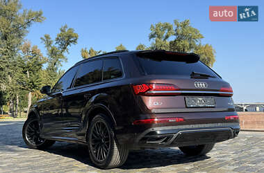 Позашляховик / Кросовер Audi Q7 2020 в 