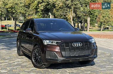 Позашляховик / Кросовер Audi Q7 2020 в 