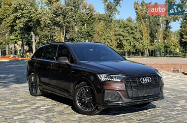 Позашляховик / Кросовер Audi Q7 2020 в 