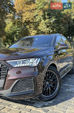 Позашляховик / Кросовер Audi Q7 2020 в 