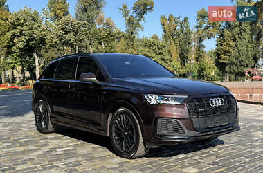 Позашляховик / Кросовер Audi Q7 2020 в 