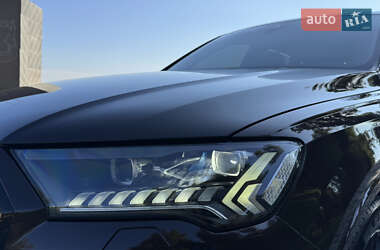 Позашляховик / Кросовер Audi Q7 2020 в 