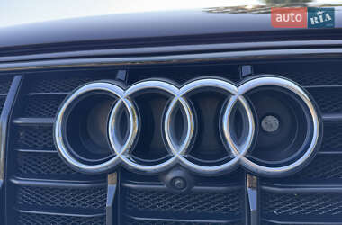 Позашляховик / Кросовер Audi Q7 2020 в 