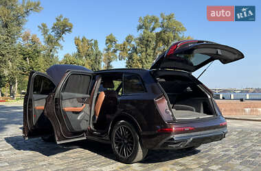 Позашляховик / Кросовер Audi Q7 2020 в 
