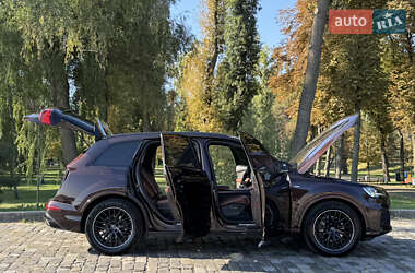 Позашляховик / Кросовер Audi Q7 2020 в 