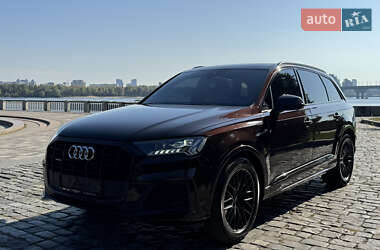 Позашляховик / Кросовер Audi Q7 2020 в 