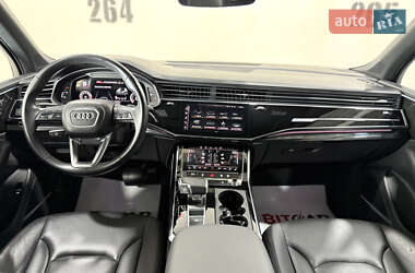 Позашляховик / Кросовер Audi Q7 2021 в 