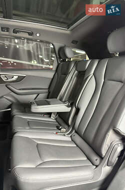 Позашляховик / Кросовер Audi Q7 2021 в 