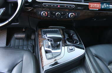 Внедорожник / Кроссовер Audi Q7 2017 в 